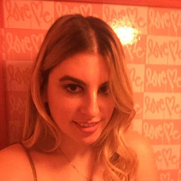 Meet your Posher, Francine - Picture 1 of 1